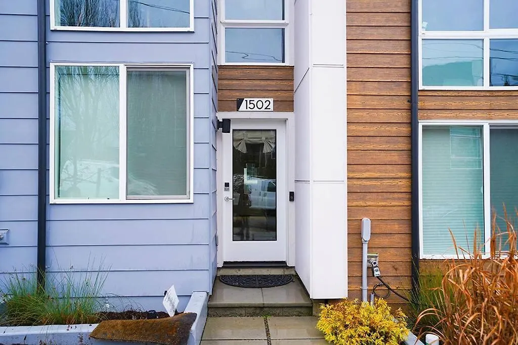 Holiday home Modern Home, Rooftop View, 3 Block Beacon Station Seattle